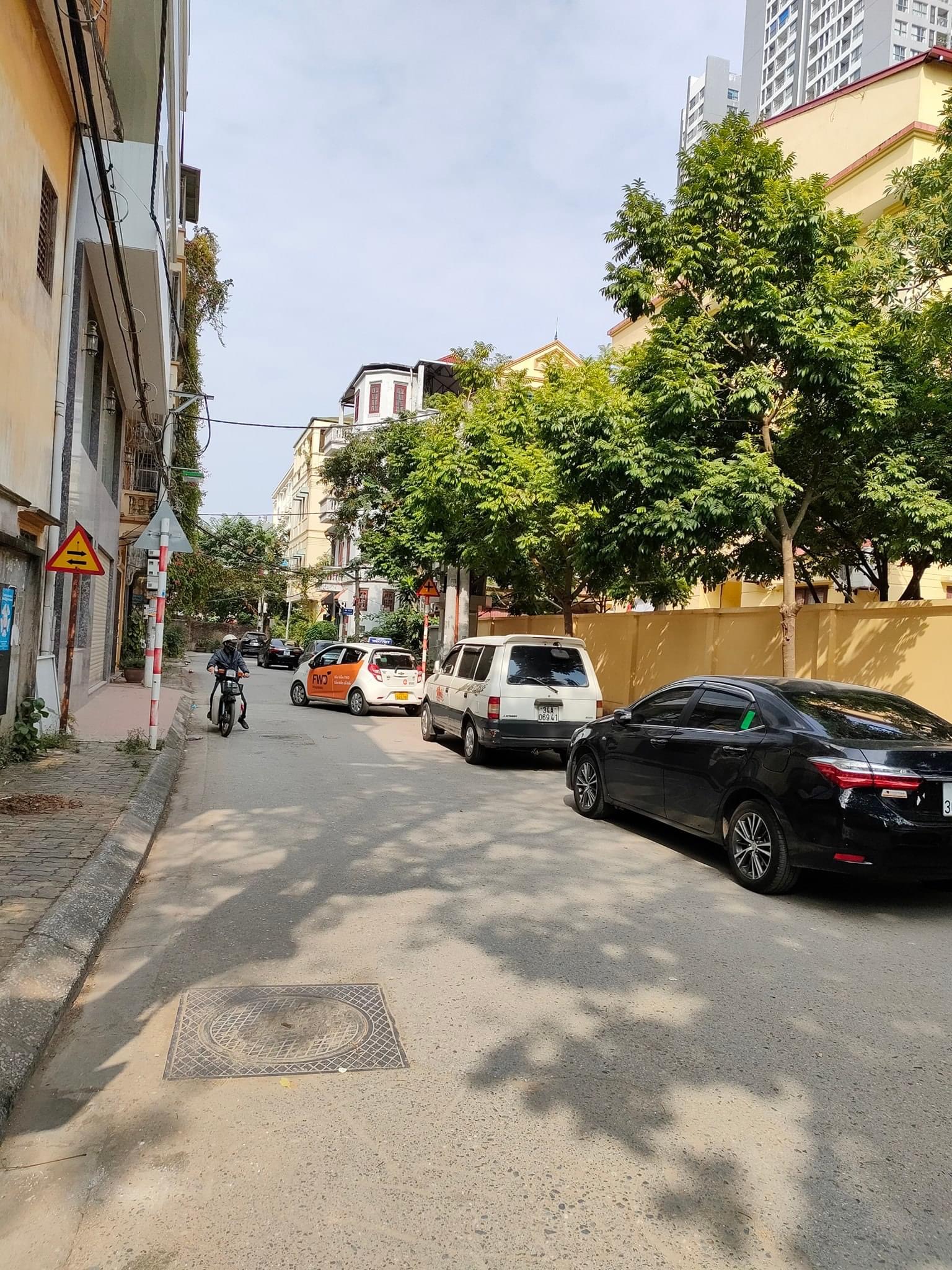 BÁN NHÀ PHÂN LÔ 13 LĨNH NAM QUẬN HOÀNG MAI - 50M 5 TẦNG MT 6M - 2 MẶT NGÕ Ô TÔ VỈA HÈ OTO TRÁNH KINH DOANH VĂN PHÒNG