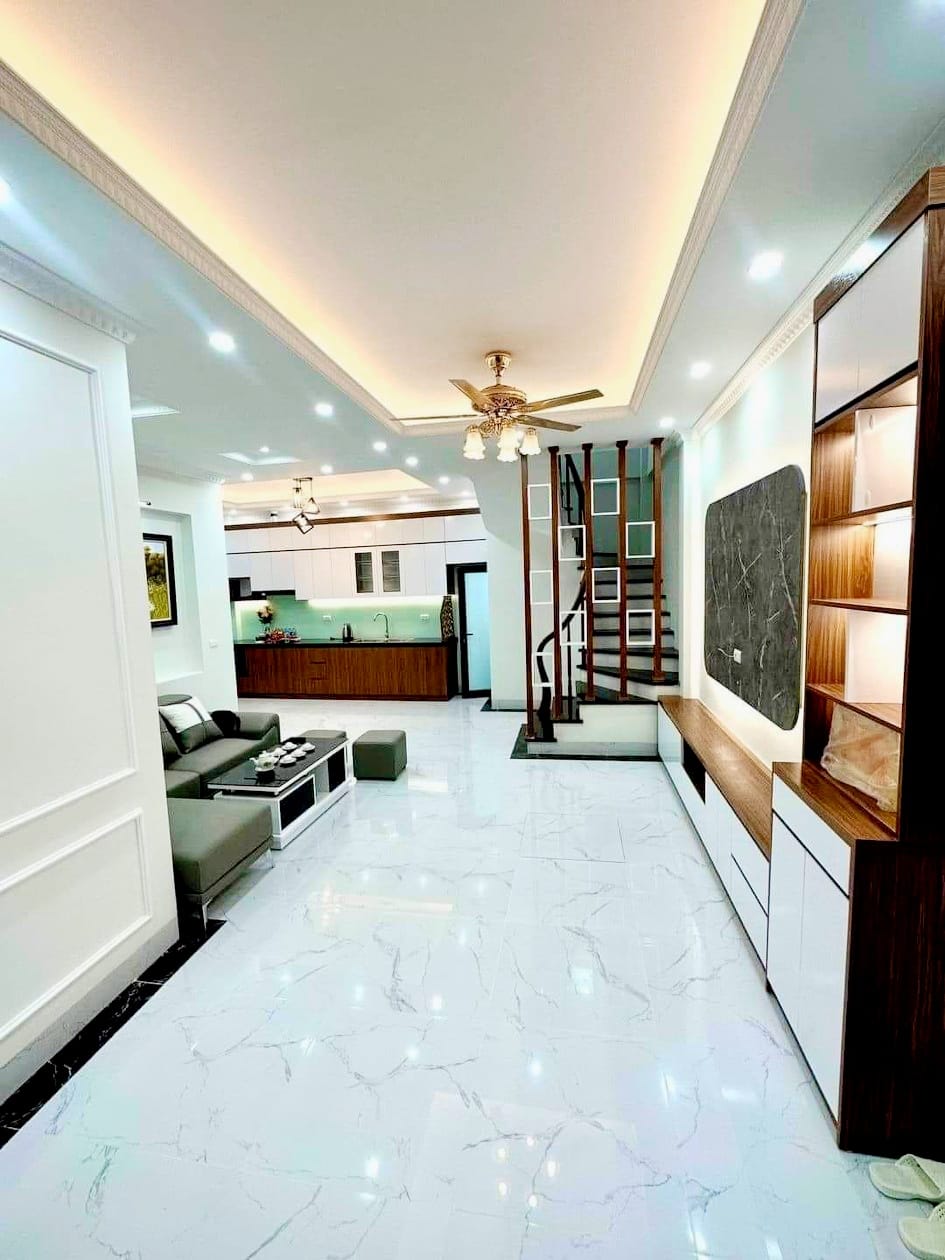 TÂY HỒ NHÀ ĐẸP 5 TẦNG PHỐ ÂU CƠ - 10M RA ÔTÔ RA MẶT PHỐ - DT:40M2 MT:3.5M GỒM 3 PHÒNG NGỦ - GIÁ: 4.95 TỶ