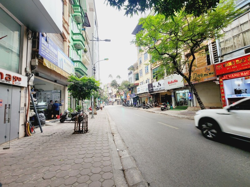 Mặt phố Vương Thừa Vũ, 2 Mặt tiền khủng, vỉa hè rông, KD đa dạng. Thang máy, 120m2, MT 9m