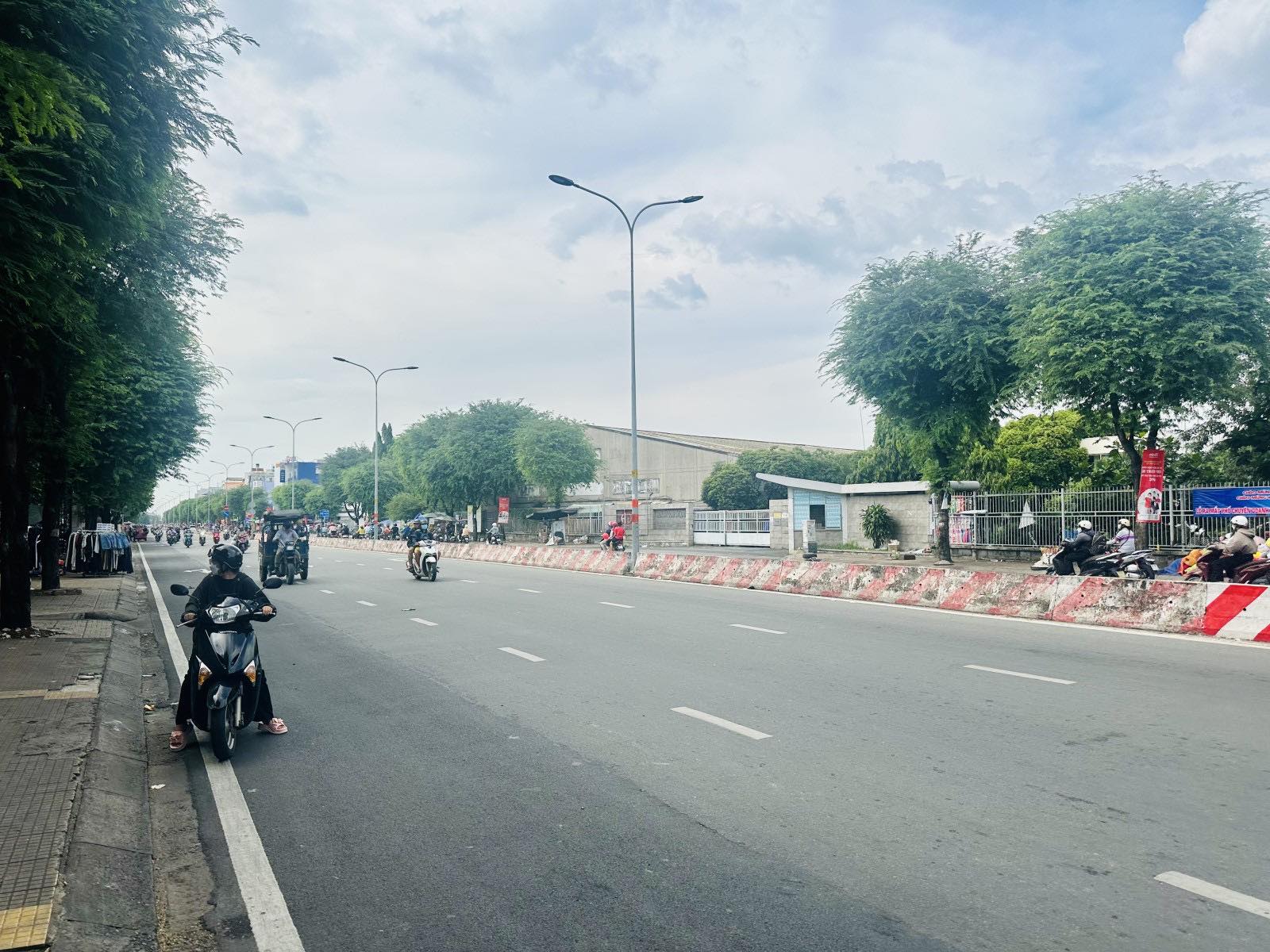 BÁN NHÀ MẶT TIỀN 410M2 CHO THUÊ 200TR, LÊ TRỌNG TẤN, TÂN PHÚ.