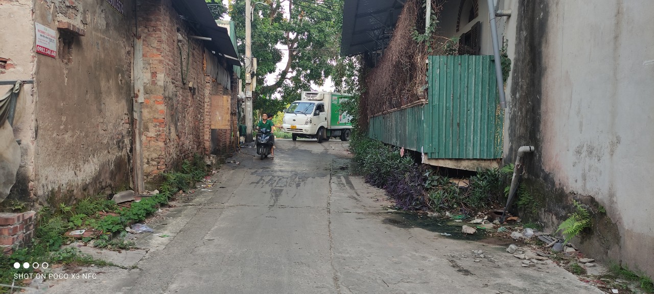 Em lại đi lấy thông tin lô đất gửi quý anh chị, nhà đầu tư. Vị trí gần Vinhomes Cổ Loa, gần cầu Tứ liên ở Xuân Canh, Đông Anh, Hà Nội.