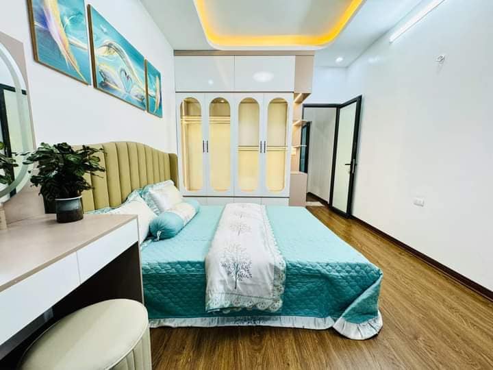 QUẬN BA ĐÌNH NHÀ 5 TẦNG 2 MẶT NGÕ PHỐ THÀNH CÔNG CHỈ 30M RA MẶT PHỐ DT:30M2 5 TẦNG MT:3.5M 3 PHÒNG NGỦ GIÁ:3.98 TỶ .