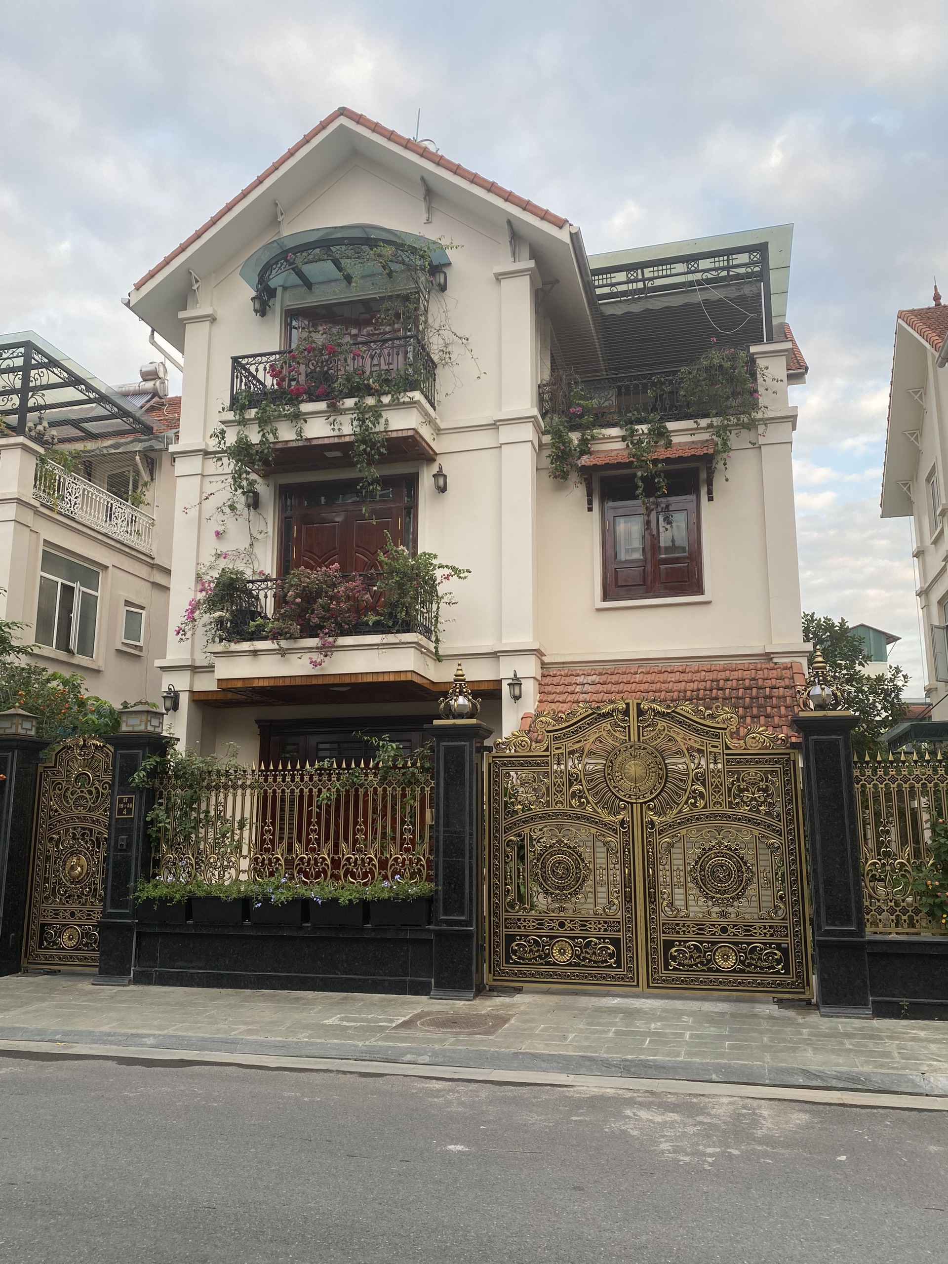 SIÊU VÍP ĐỈNH CAO BÁN GẤP NHÀ MỘ LAO HÀ ĐÔNG - LÀNG VIỆT KIỀU CHÂU ÂU - KINH DOANH - 4 Ô TÔ TRÁNH - VIEW HỒ - 2