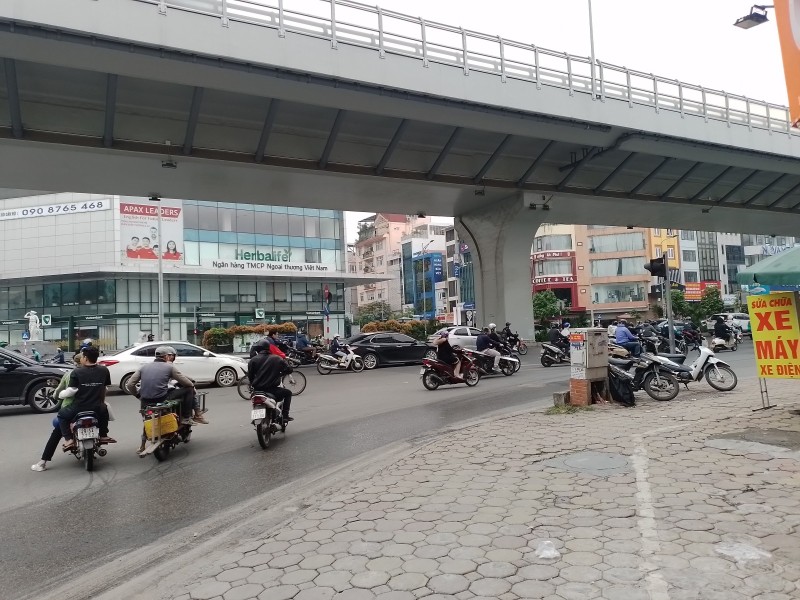 Mời thuê Nhà Đẹp mặt phố Tôn Thất Tùng, Đống Đa