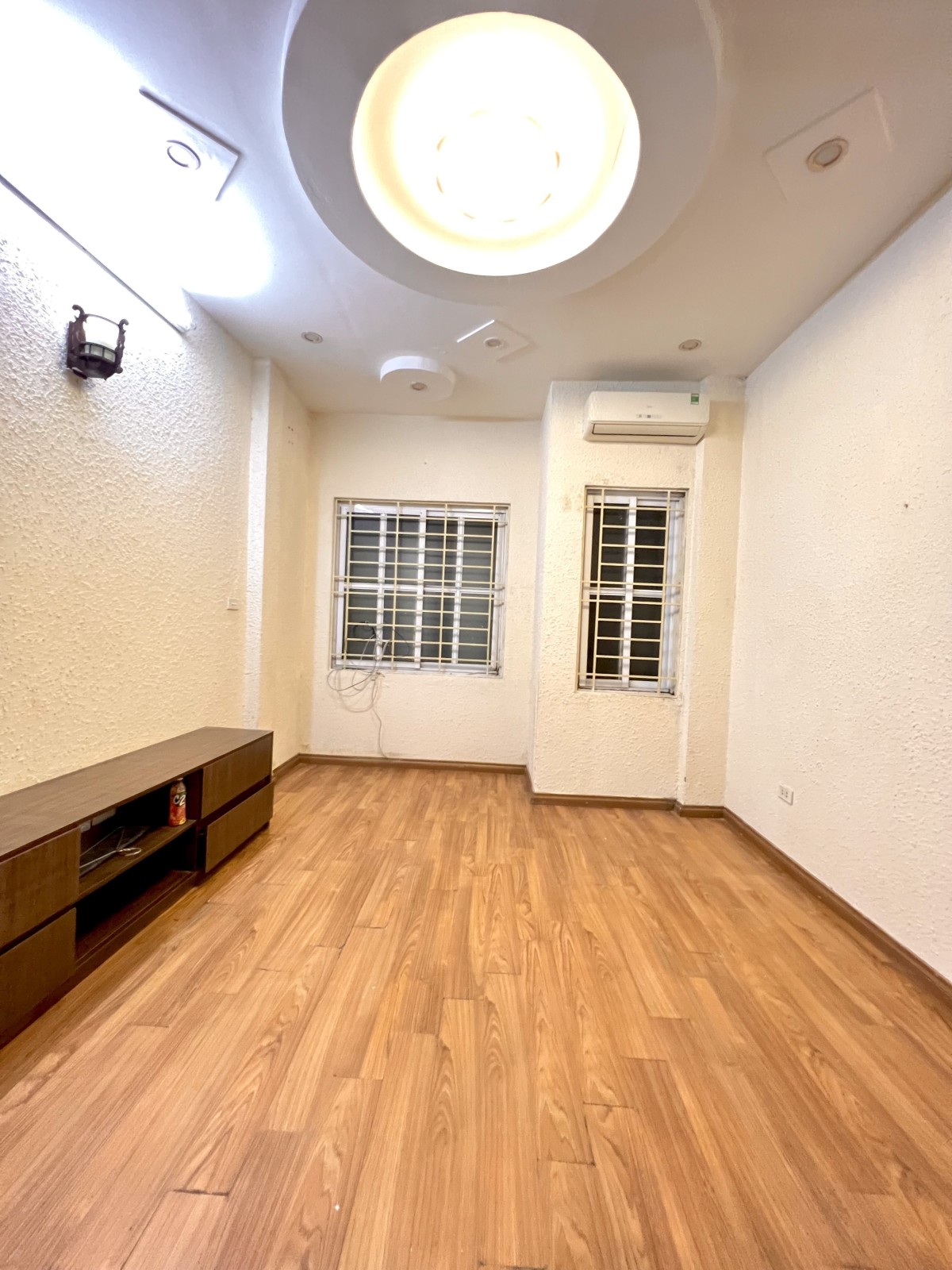 Bán gấp nhà Phố Tôn Đức Thắng lô góc 26m 5tầng MT 4m chỉ 2,7 tỷ lhcc.