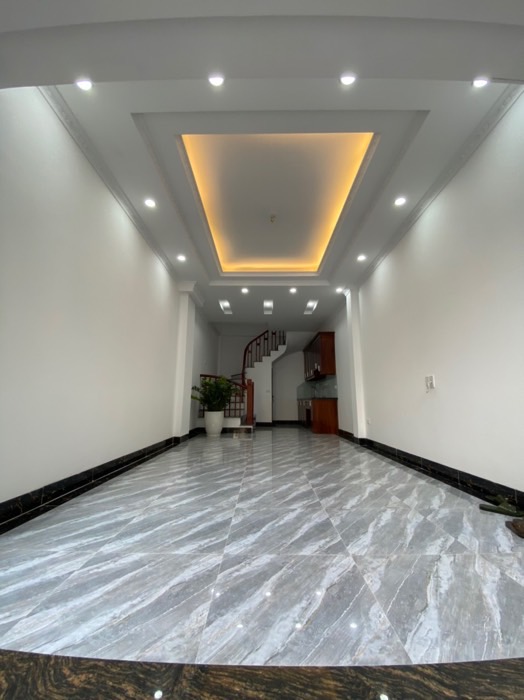 BÁN NHÀ MỚI ĐÓN NĂM MỚI, phố NGỌC TRÌ 40m, 5 tầng, giá 3 tỷ. mới kính koong, chỉ việc ở.