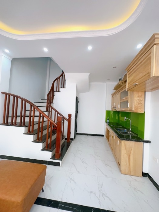 Bán nhà phố THẠCH BÀN, 35m 5 tầng, giá chỉ 2,9 tỷ. ĐỘC LẬP MỘT CĂN DUY NHẤT.