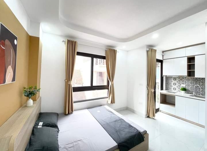 Bán toà nhà dịch vụ Cầu Giấy 90m*6T giá 17.9 tỷ phân lô, thang máy, thu 115tr/tháng