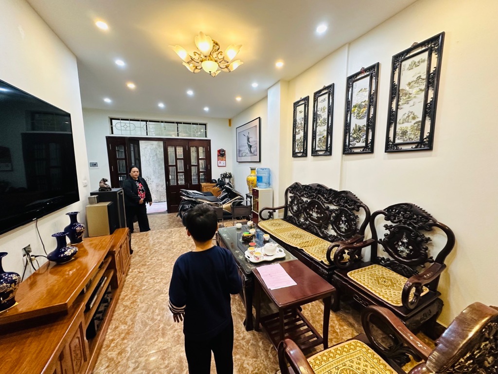 Bán nhà Phố Đội Cấn hơn 7 tỷ chủ xây đẹp 38M2, 5T, MT4.5M gần Giang Văn Minh