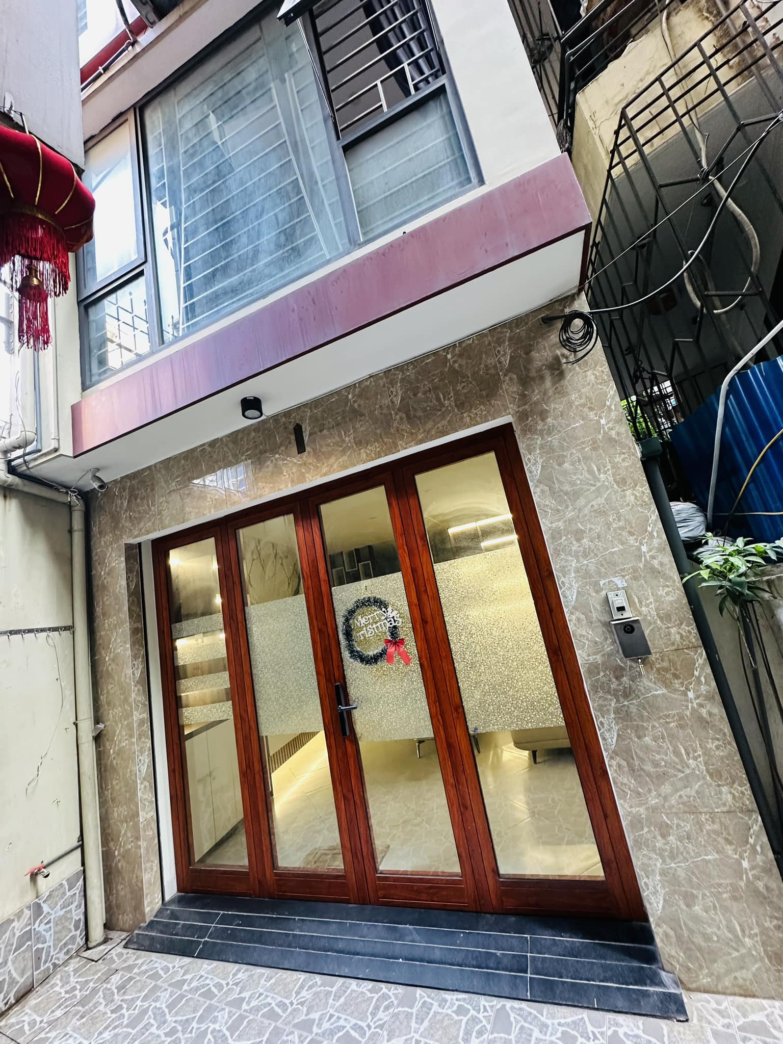 Cần bán nhà phố Cầu Giấy 40m2,6T, ô tô, tặng full nội thất, hơn 5 tỷ