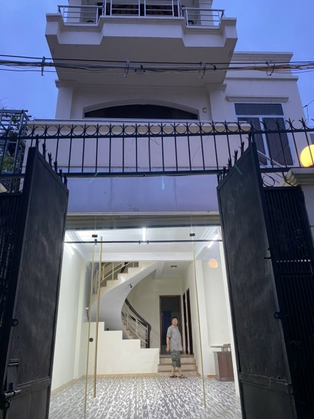 Hạ 2 tỷ căn nhà đẹp chuẩn 100% ngang 6m - Nhỉnh 9 tỷ Ngay Đ.Phan Văn Trị gần ĐH Văn Lang