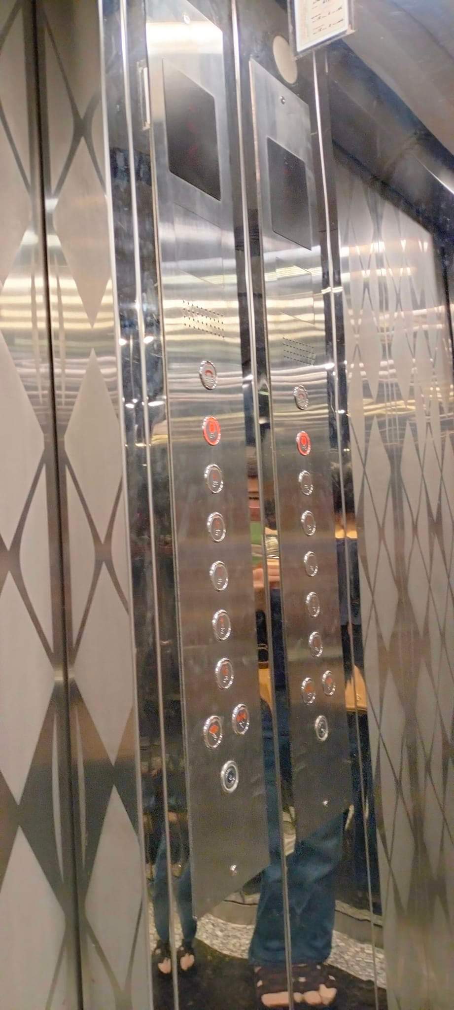 Bán gấp MT đường 3 Tháng 2, 80m², 22 tỷ, 1 hầm + 5 lầu + thang máy.