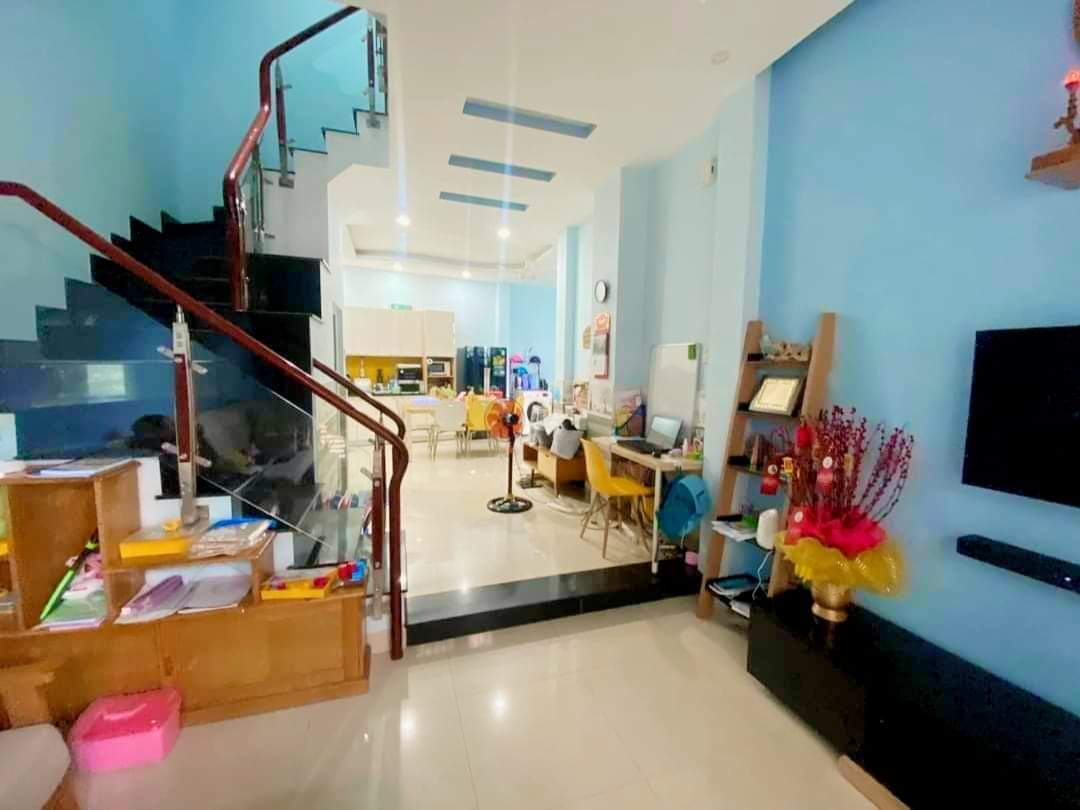 Biệt thự mini 80m2. Giá tốt 6tỷ5, phường Trường Thọ, hẻm xe hơi vào đến nhà. Ngang bề thế 7m. Khu phân lô, dân trí cao. SỔ hồng, hoàn công đầy đủ.