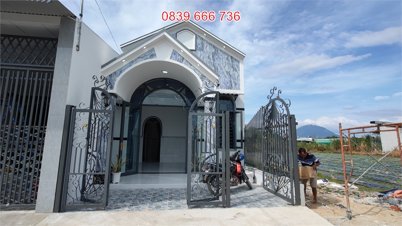 Nhà trước mặt Nhựa - Sổ Hồng Chính Chủ