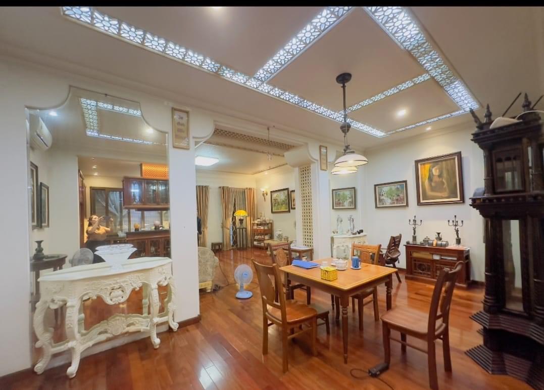 Bán nhà phố Đội Cấn, Ba Đình, Hà Nội. DT 105m2 x 6 T. MT 7m. Oto, Đẹp Đẳng cấp, ô chờ Thang máy. Giá 25 tỷ