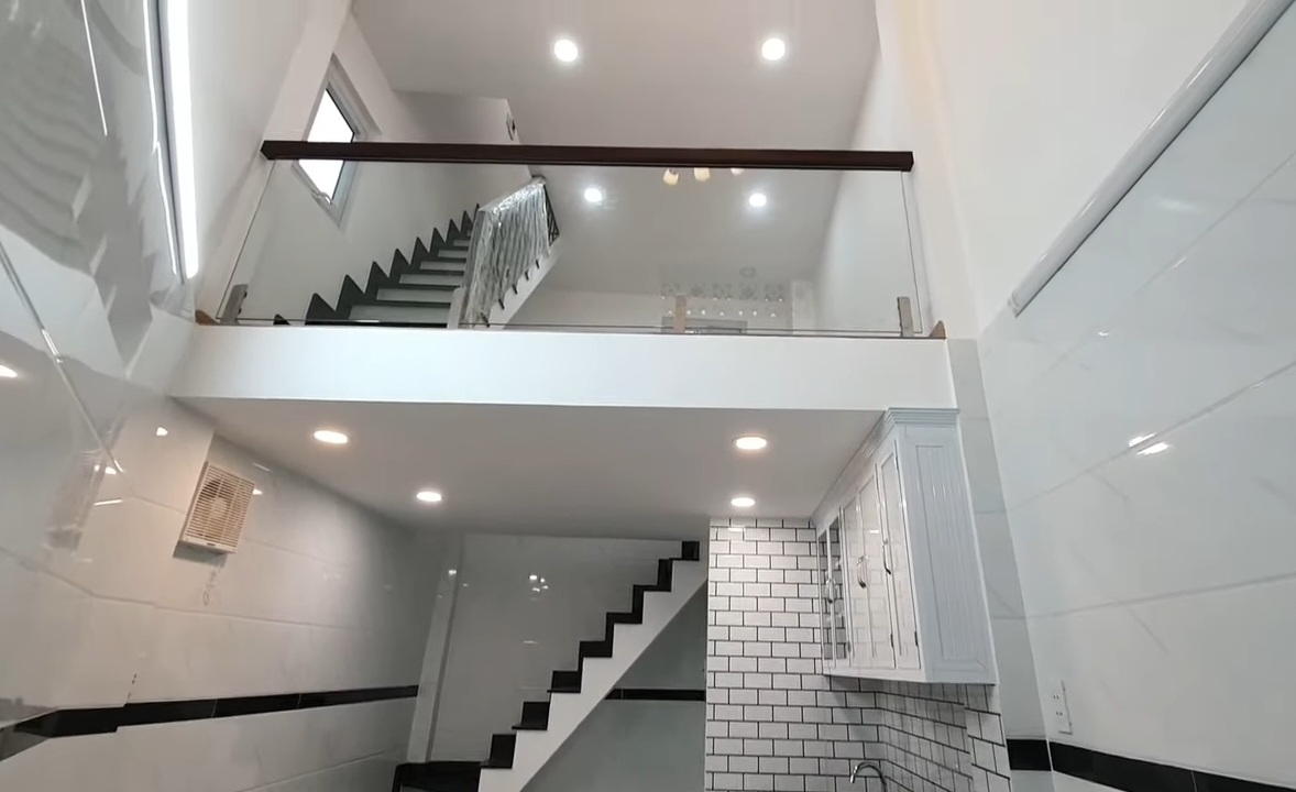 Bán nhà 4 tầng Hoàng Hoa Thám, ngay chợ cây Quéo, cách Ngã 4 Ng Văn Đậu chỉ 30m.