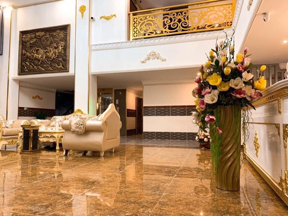 Bán khách sạn diện tích 928 m2 28 x 35 xây dựng 8 tầng 112 phòng cao cấp Nguyễn Văn Quá