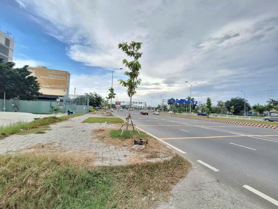 RẤT GẤP - MẶT TIỀN KINH DOANH - NGUYỄN VĂN LINH ĐẠI LỘ 525m2 - VỈA HÈ 8M - DÒNG TIỀN CHO THUÊ 65 TRIỆU/THÁNG SANG NĂM
