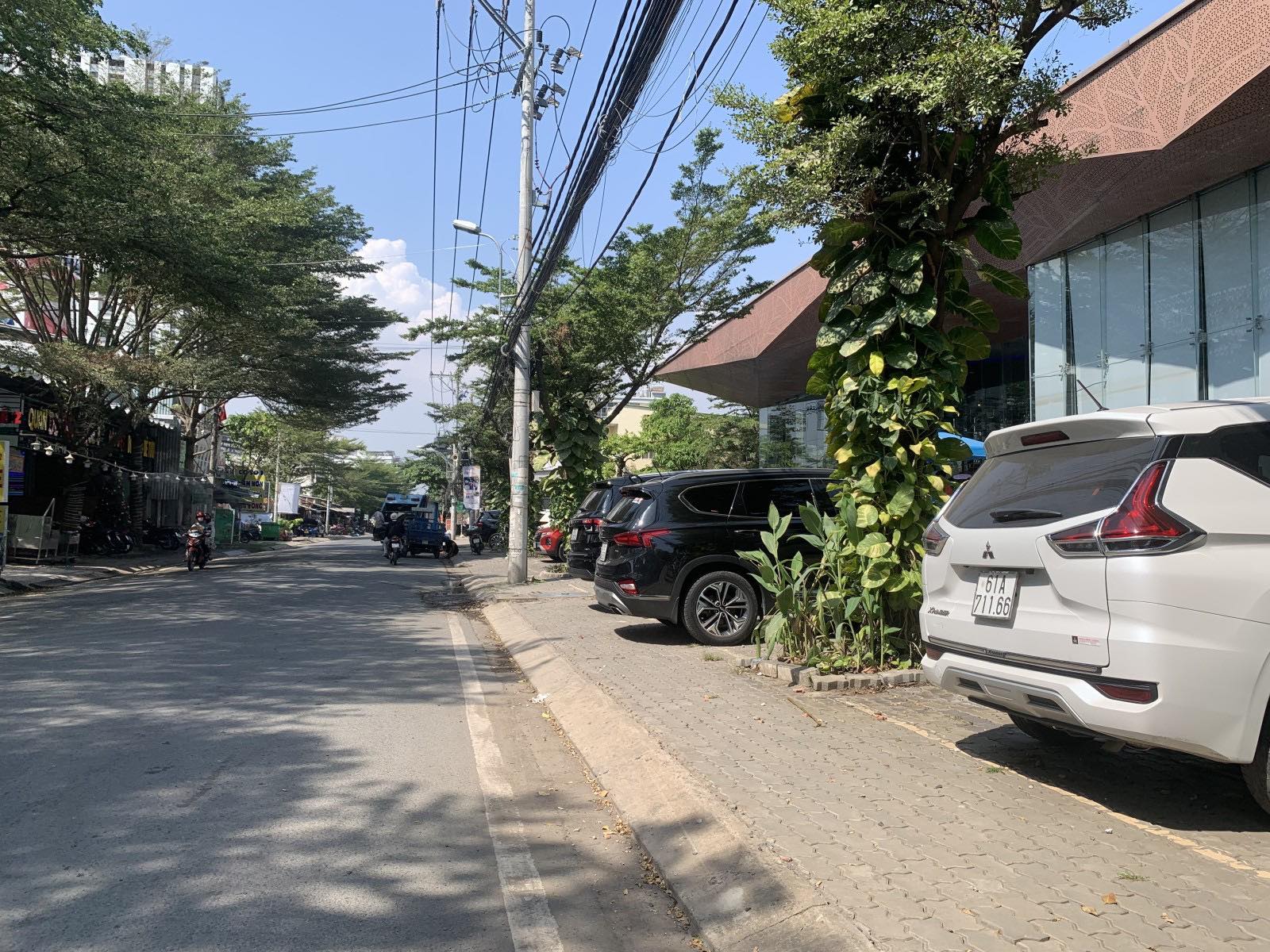 Q7 lâm văn bền ngang 5m hẻm xe hơi CHỈ CÓ 90TR/M2 , mua xaaylamf căn hộ dịch vụ hoặc cao ốc văn phòng tuyetj vời , khu