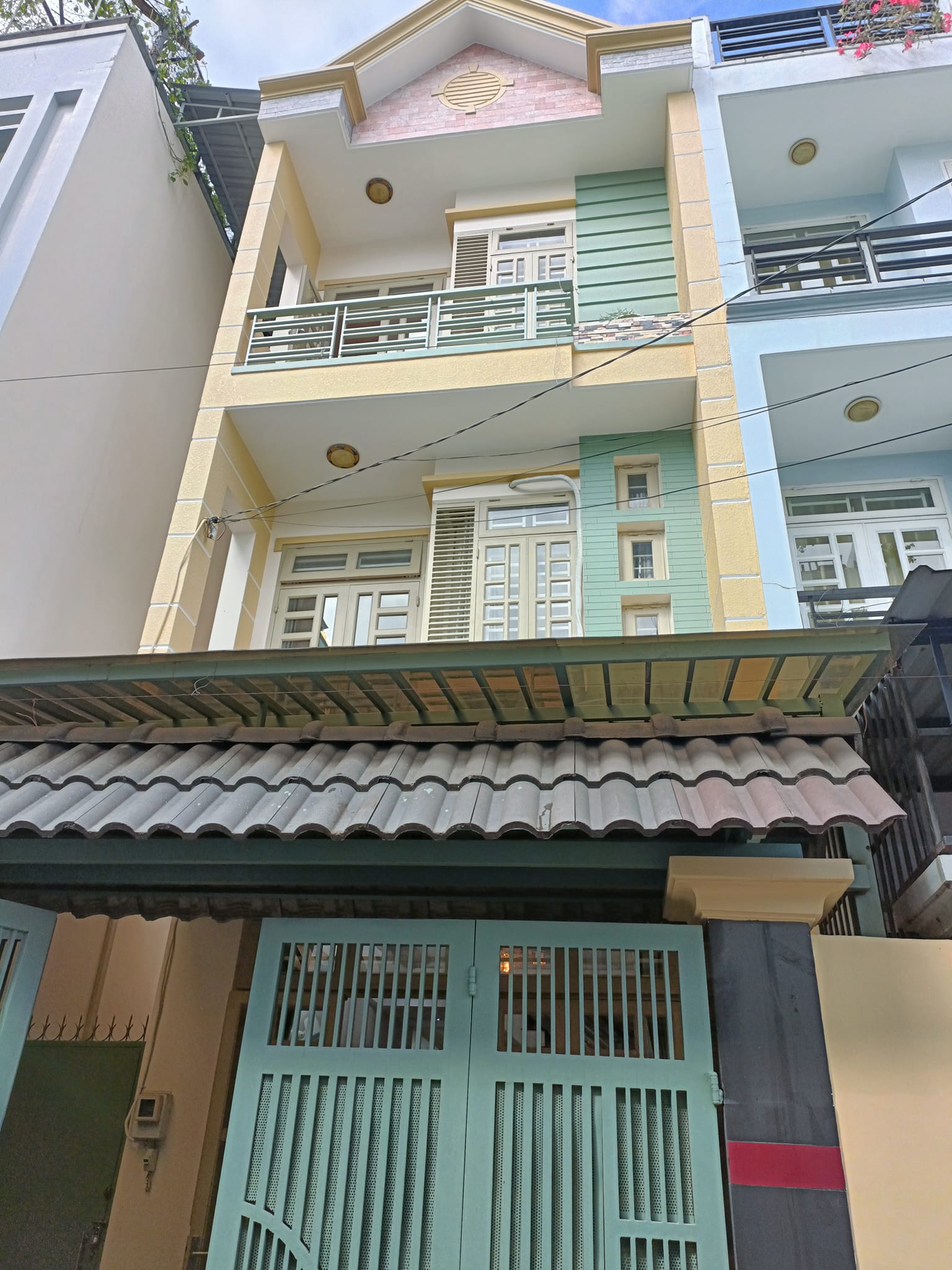 Bán Nhà Tô Ký, Trung Mỹ Tây- 90m2- 3 Tầng - Ngang 5m Hiếm - Hẻm xe hơi - Hơn 6 TỶ