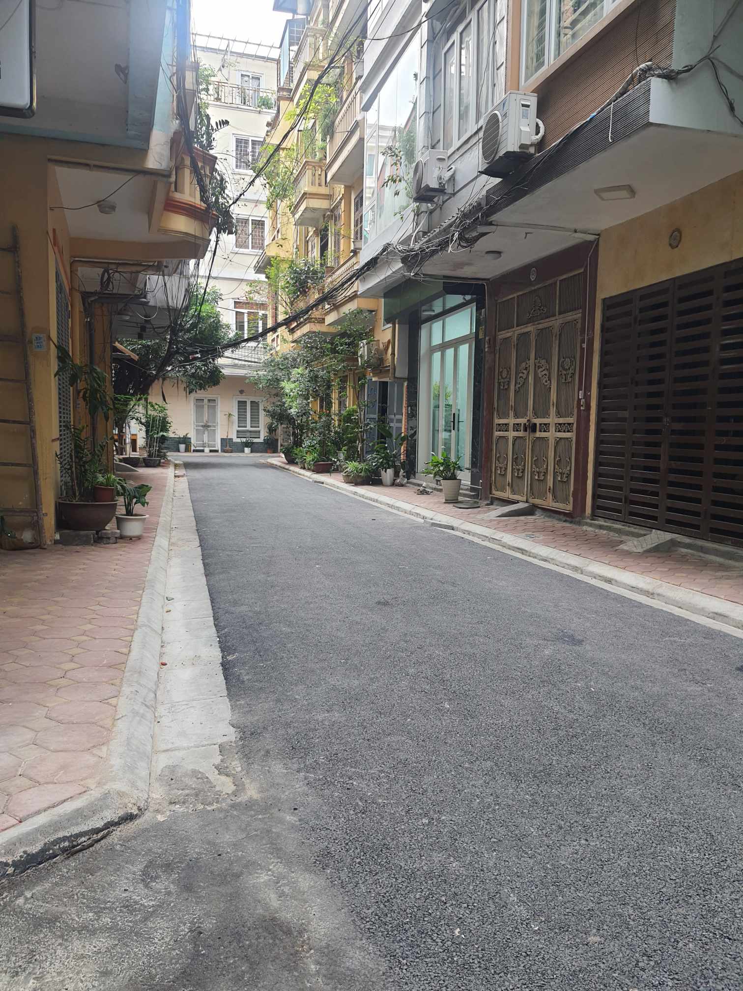 Bán nhà Phố Thái Hà hơn 12 tỷ 55M2, 5T thang máy, MT5.3M nhà 2 mặt ngõ Gara ô tô