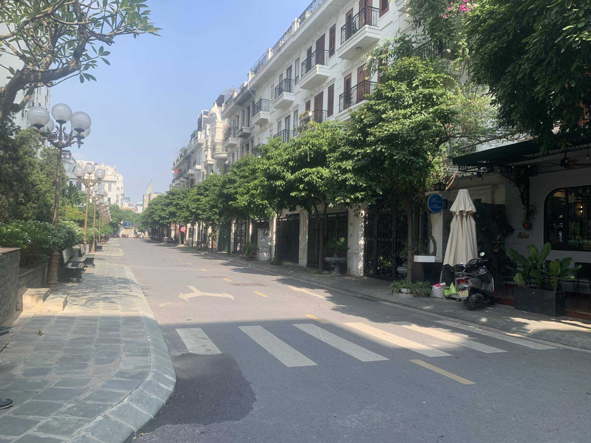 SIÊU PHẨM LIỀN KỀ LÔ GÓC LONG BIÊN 76M x 5TẦNG, MẶT TIỀN 6M, VỈA HÈ, ÔTÔ DỪNG ĐỖ, KINH DOANH NGÀY ĐÊM