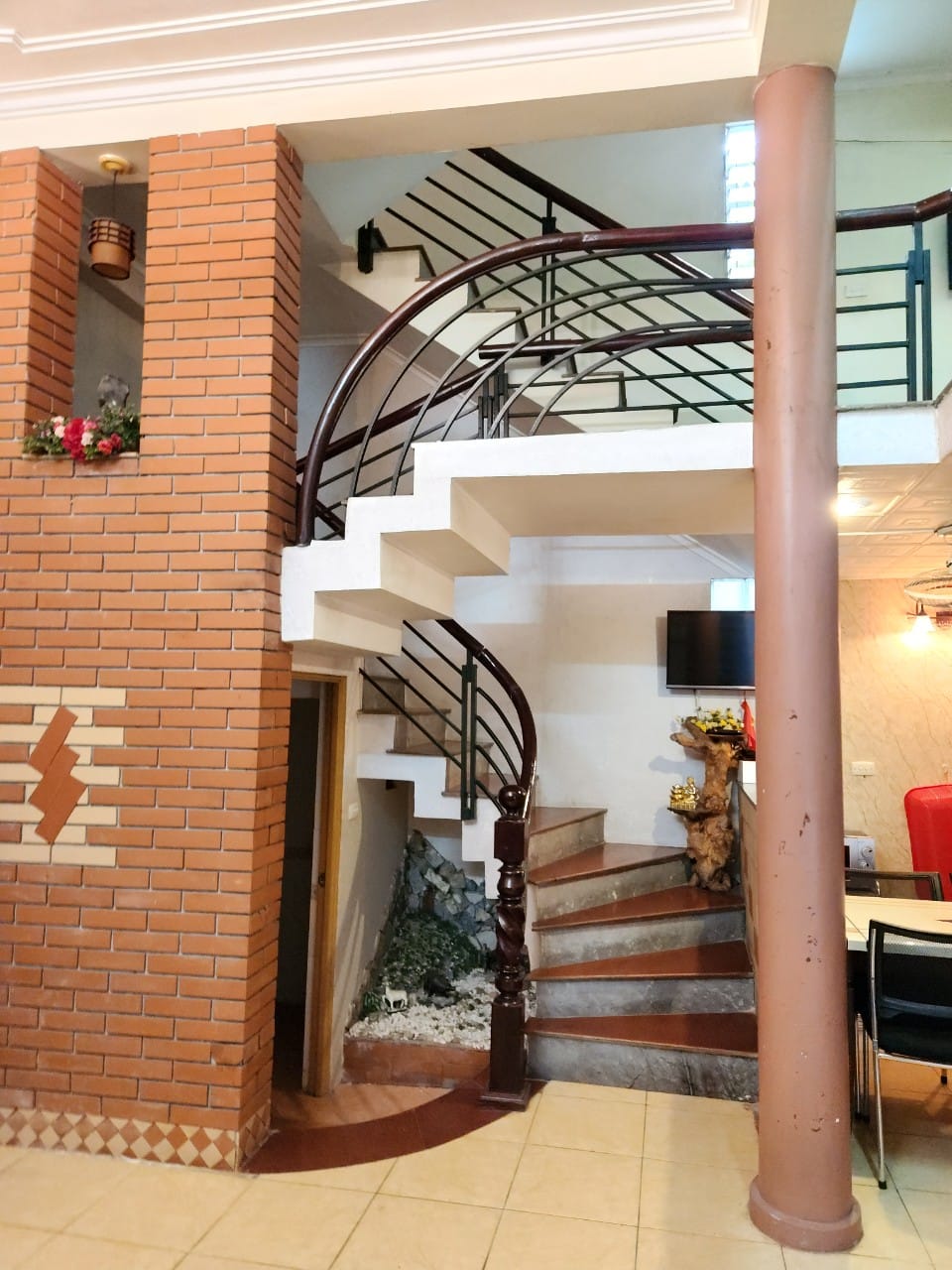 Bán căn nhà dân xây PHẠM VĂN ĐỒNG 3 tầng chắc chắn, an sinh tiện ích xung quanh