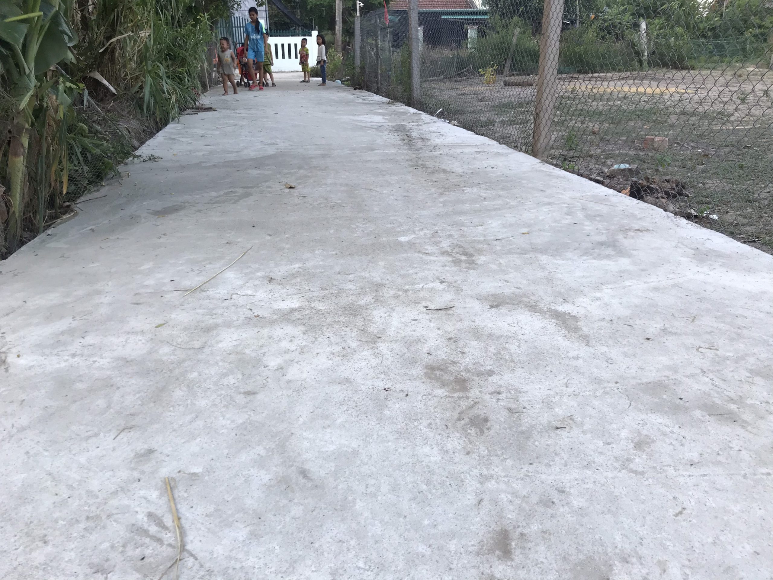 Bán 1000m2 đất full thổ cư ngay cảng cá Tịnh Hoà, sổ hồng sẵn, giá chỉ 4.7 triệu/m2