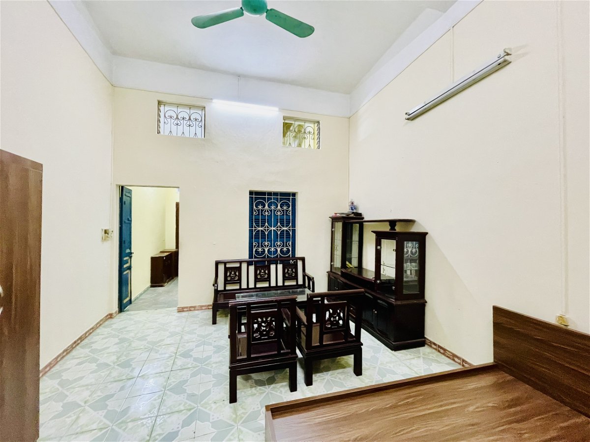 Bán nhà quận Ba Đình, phố Ngọc Khánh, 56m2 x 3 tầng, mặt tiền 4m, ngõ thẳng, thoáng sáng, gần mặt phố