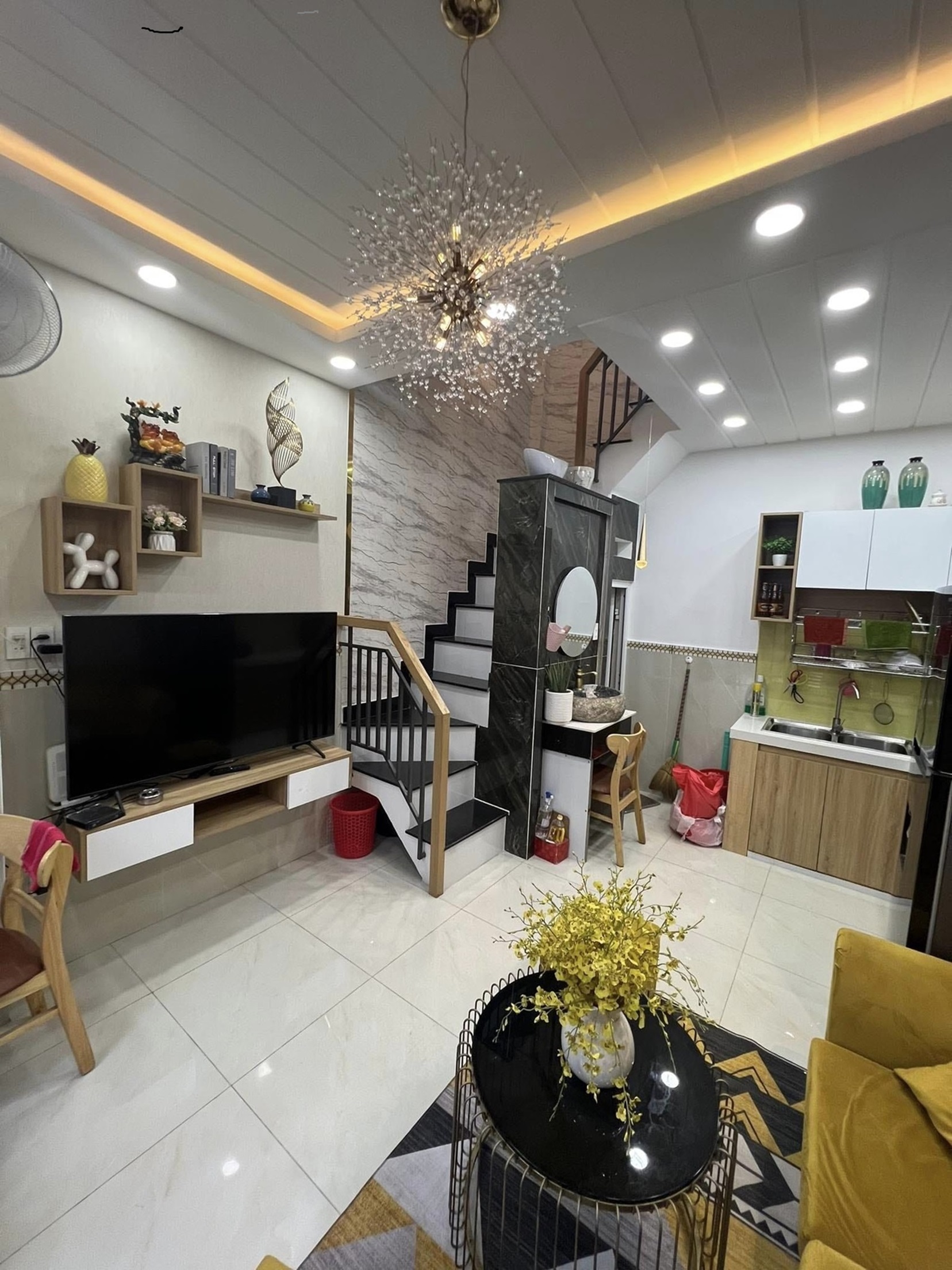 Chỉ 3.x tỷ có ngay nhà CMT8 Quận 10, 3 Tầng, 3PN. Hẻm xe hơi thông