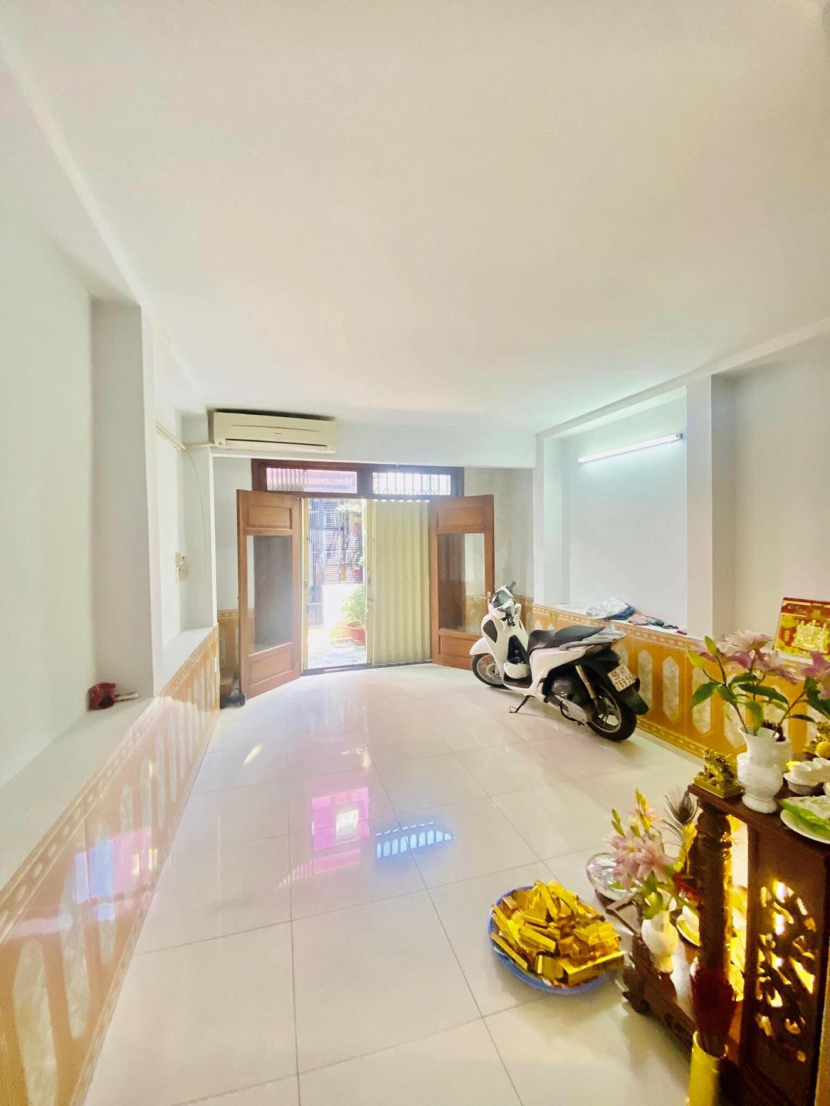 Bán gấp nhà CMT8 Quận 10 50m2 nhà mới vào ở ngay chỉ 5.6 tỷ.