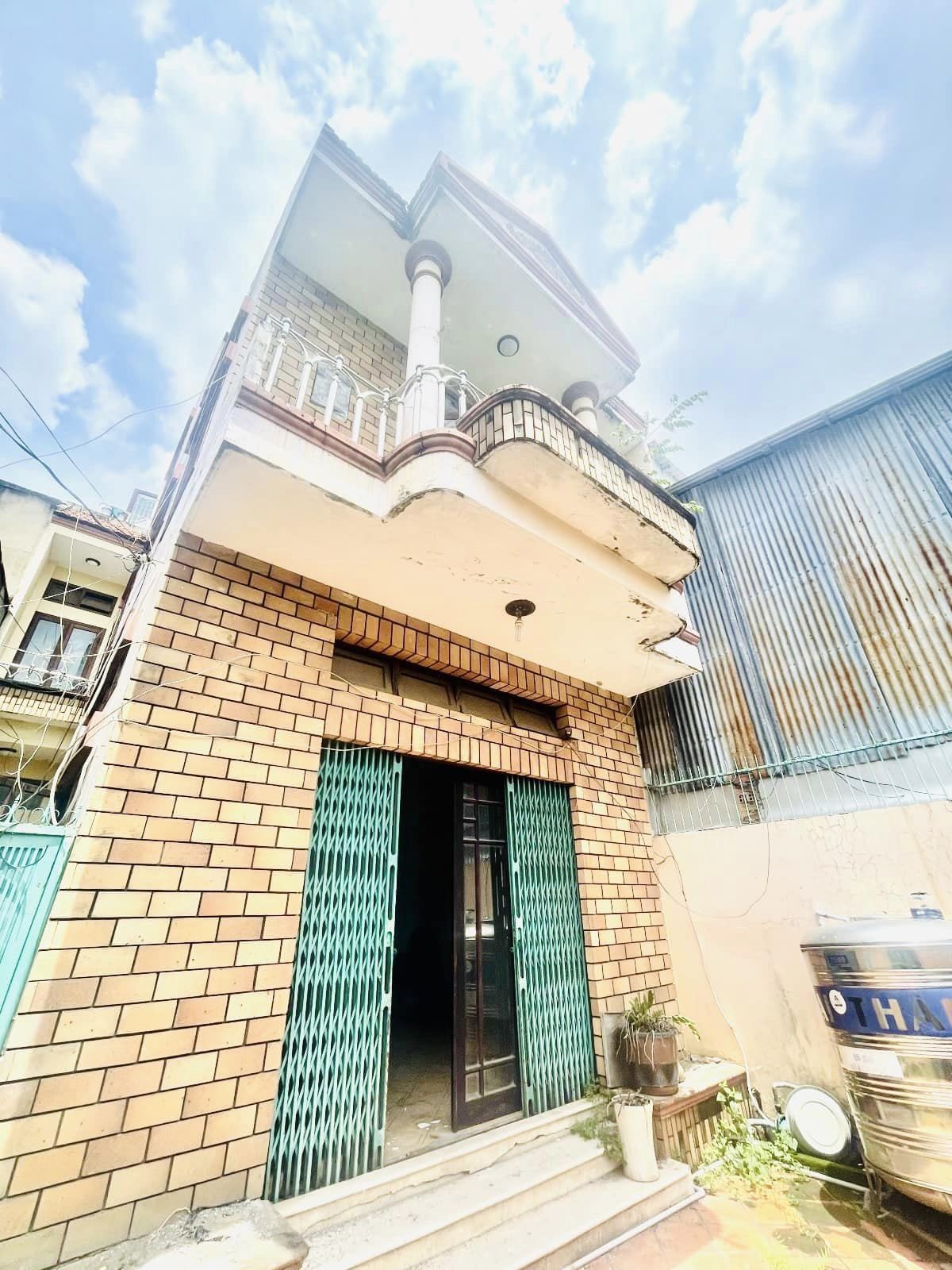 Bán đất tặng CHDV Tân Bình giáp Q10, 124m2 ngang 7.5m, 3 tầng, 6Pn chỉ 60tr/m