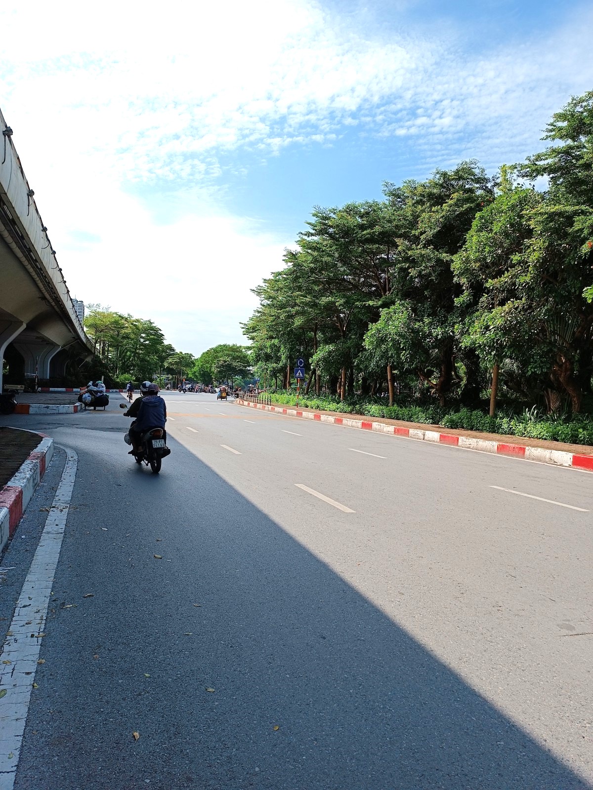 NHÀ ĐẸP - GẦN PHỐ - KINH DOANH VĂN PHÒNG – Ô TÔ ĐỖ CỬA – HOÀNG QUỐC VIỆT 20 TỶ