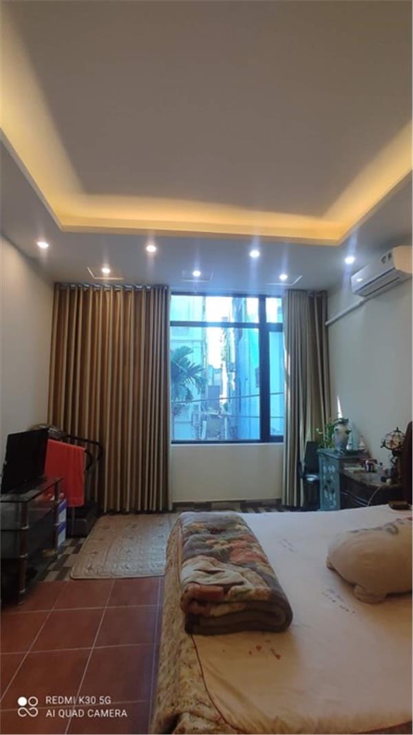 BÁN NHÀ Phố Trạm 60M 5.4 tỷ NHÀ ĐEP FULL NỘI THẤT.