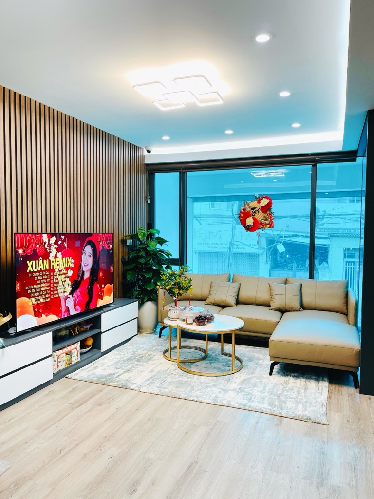 Siêu phẩm mặt phố Giang Biên, 6 tầng thang máy, full nội thất xịn, 45m, MT 4.5m, nhỉnh 7tỷ