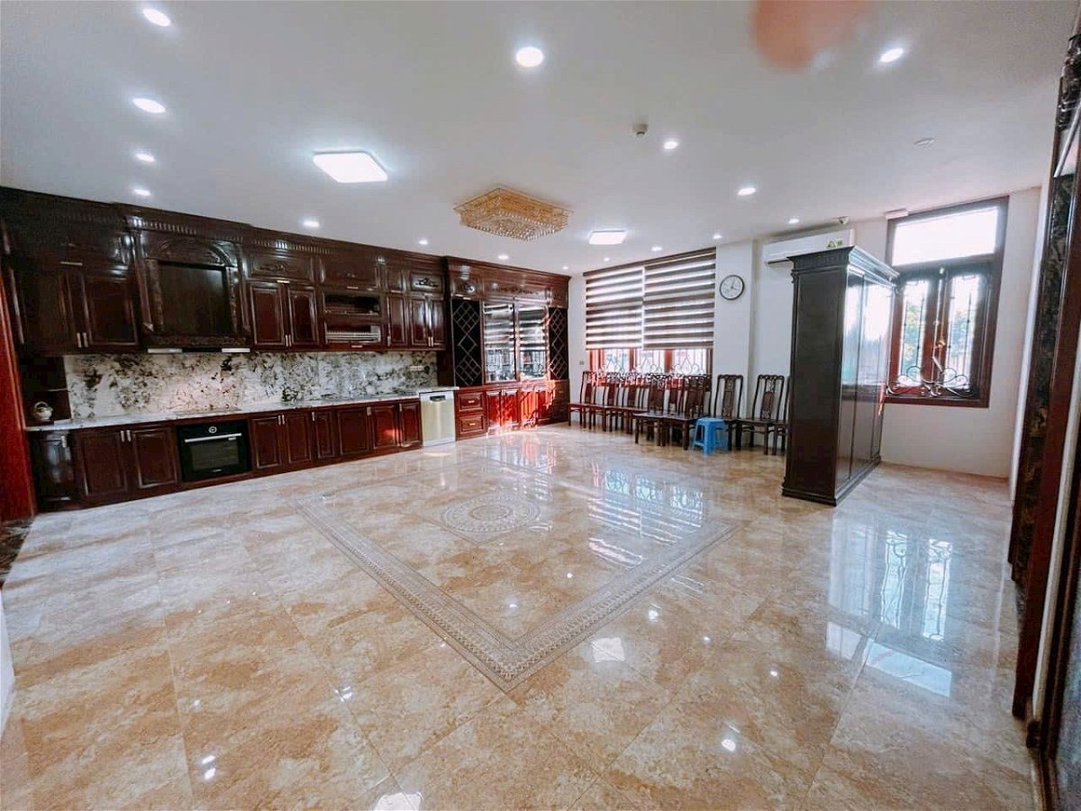 Bán Nhà Liền Kề Phố Lạc Long Quân Quận Tây Hồ. 139m Mặt Tiền 10m Nhỉnh 29 Tỷ. Cam Kết Ảnh Thật Mô Tả Chính Xác. Chủ