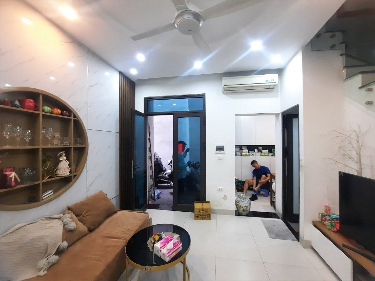 Bán nhà mặt ngõ Khâm Đức ngõ Chợ Khâm Thiên Đống Đa 42m2x4 tầng, MT 4m ở luôn, nhỉnh 4 tỷ.