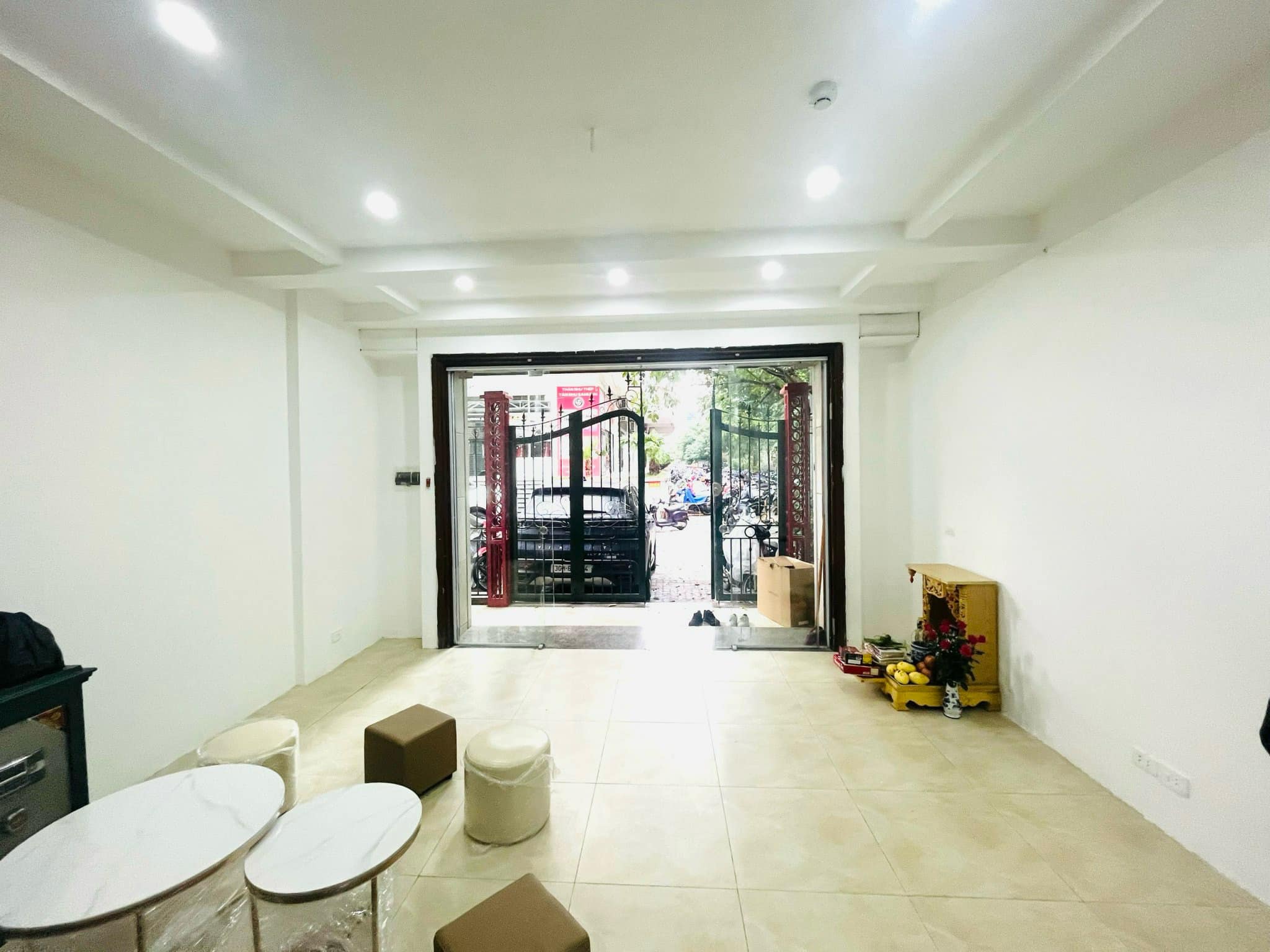 Bán LK Licogi 13 Khuất Duy Tiến Khuất Duy Tiến. Q Thanh Xuân. DT 75m x 5 tầng, mt 5,5m. Giá chào 21,5 tỷ TL.