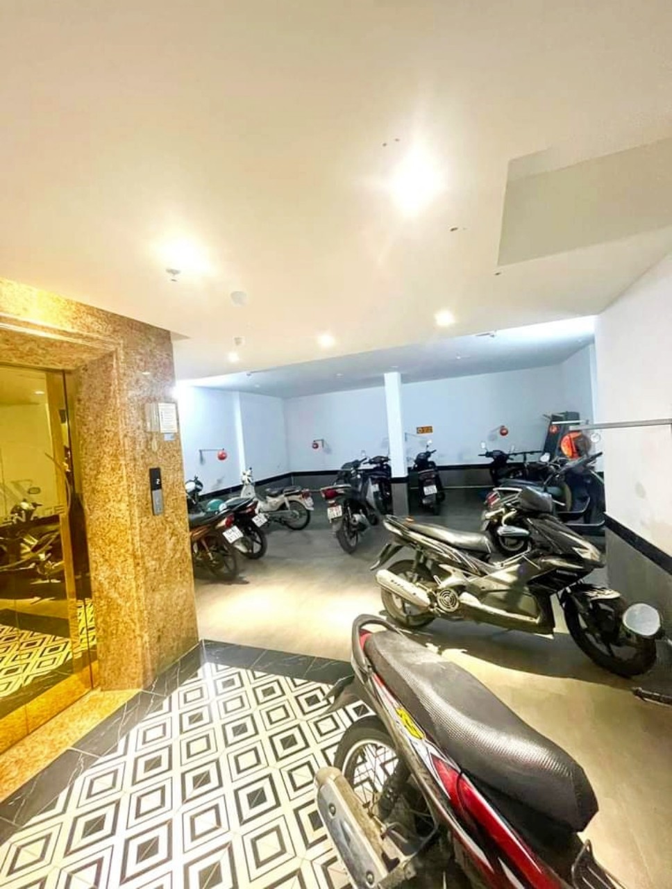 Bán toà nhà cho thuê Cầu Giấy 105m*8T, lô góc, full nội thất, ô tô, cho thuê 140tr/tháng