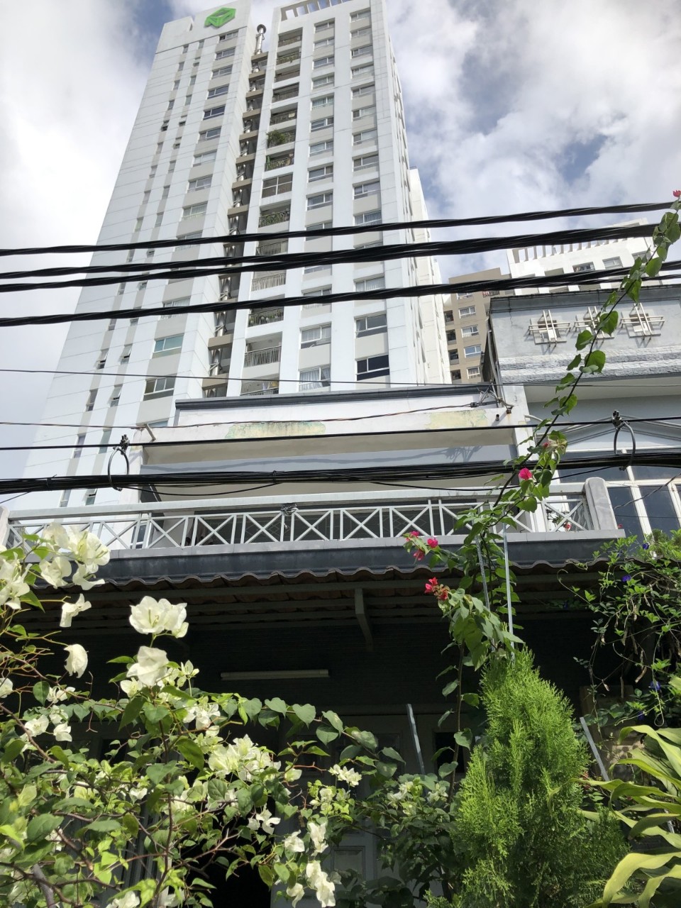 Ngộp Tô Hiệu - Tân Phú - HXH thông - 44m2 - ô tô ngủ trong nhà