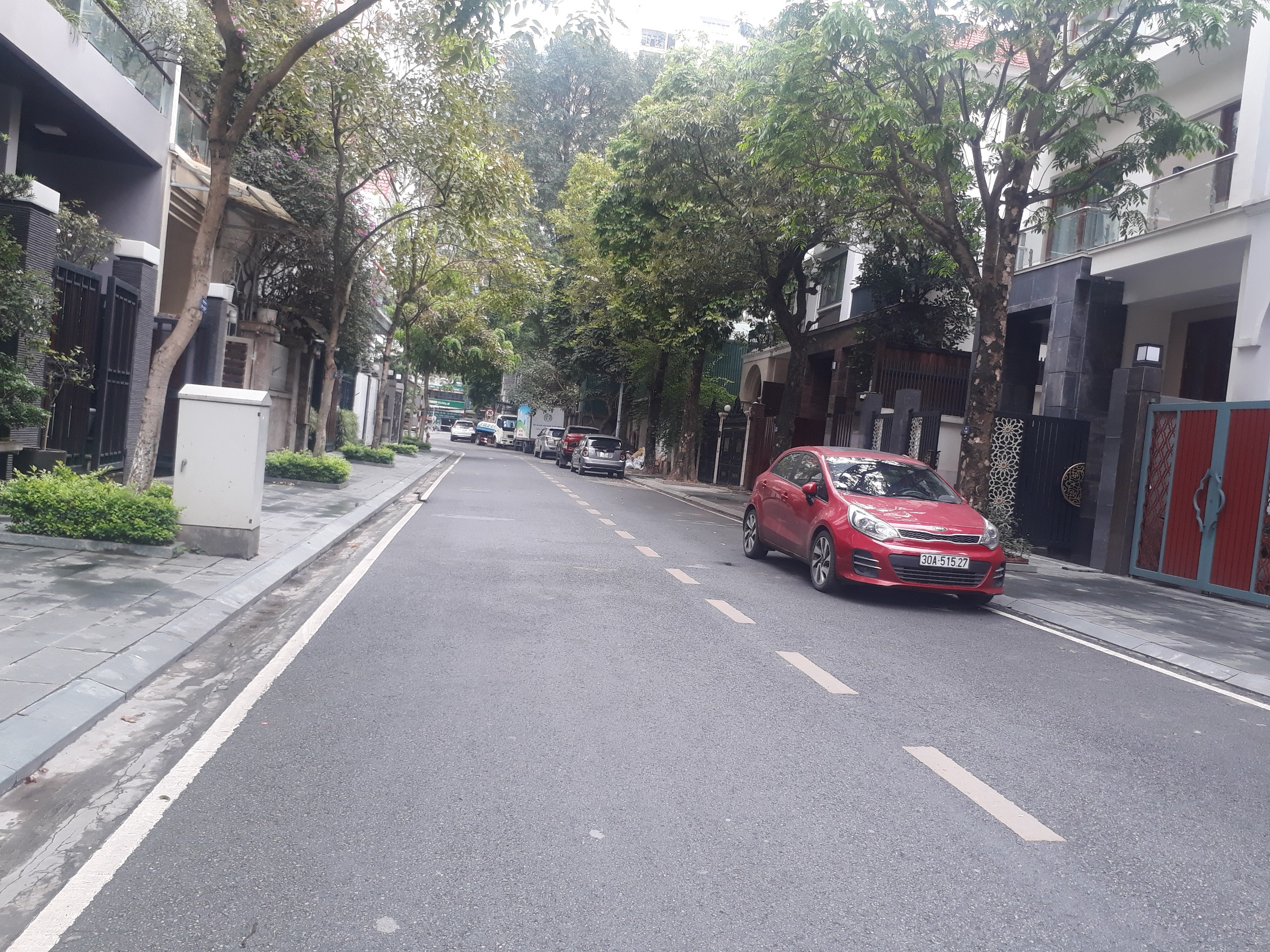 Bán nhà phân lô Hoàng Cầu. Dt 46m2x5T, Mt 4m, Thang Máy. Giá 15,7 tỷ