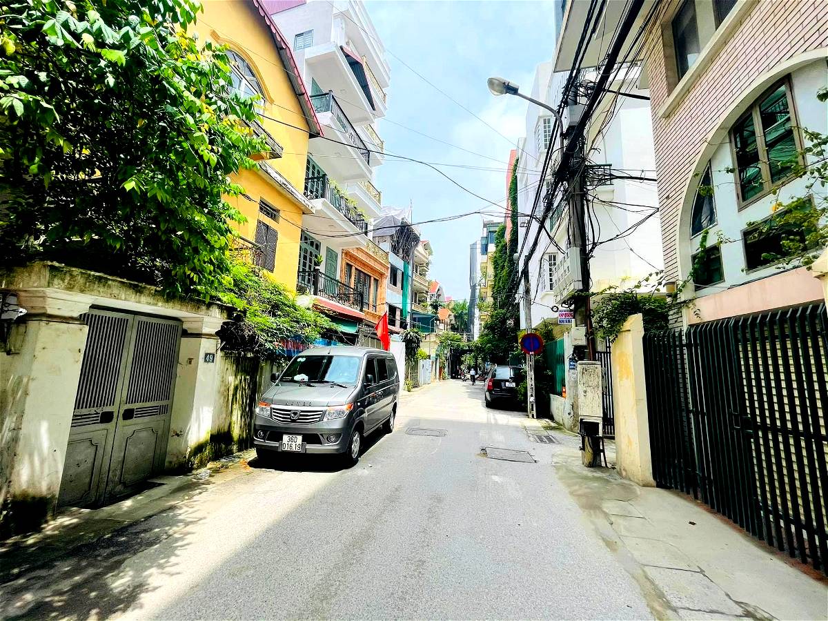 Bán Nhà Phố Lạc Long Quân Quận Cầu Giấy. 72m Xây 5 Tầng Mặt Tiền 4m Nhỉnh 12 Tỷ. Cam Kết Ảnh Thật Mô Tả Chính Xác. Chủ