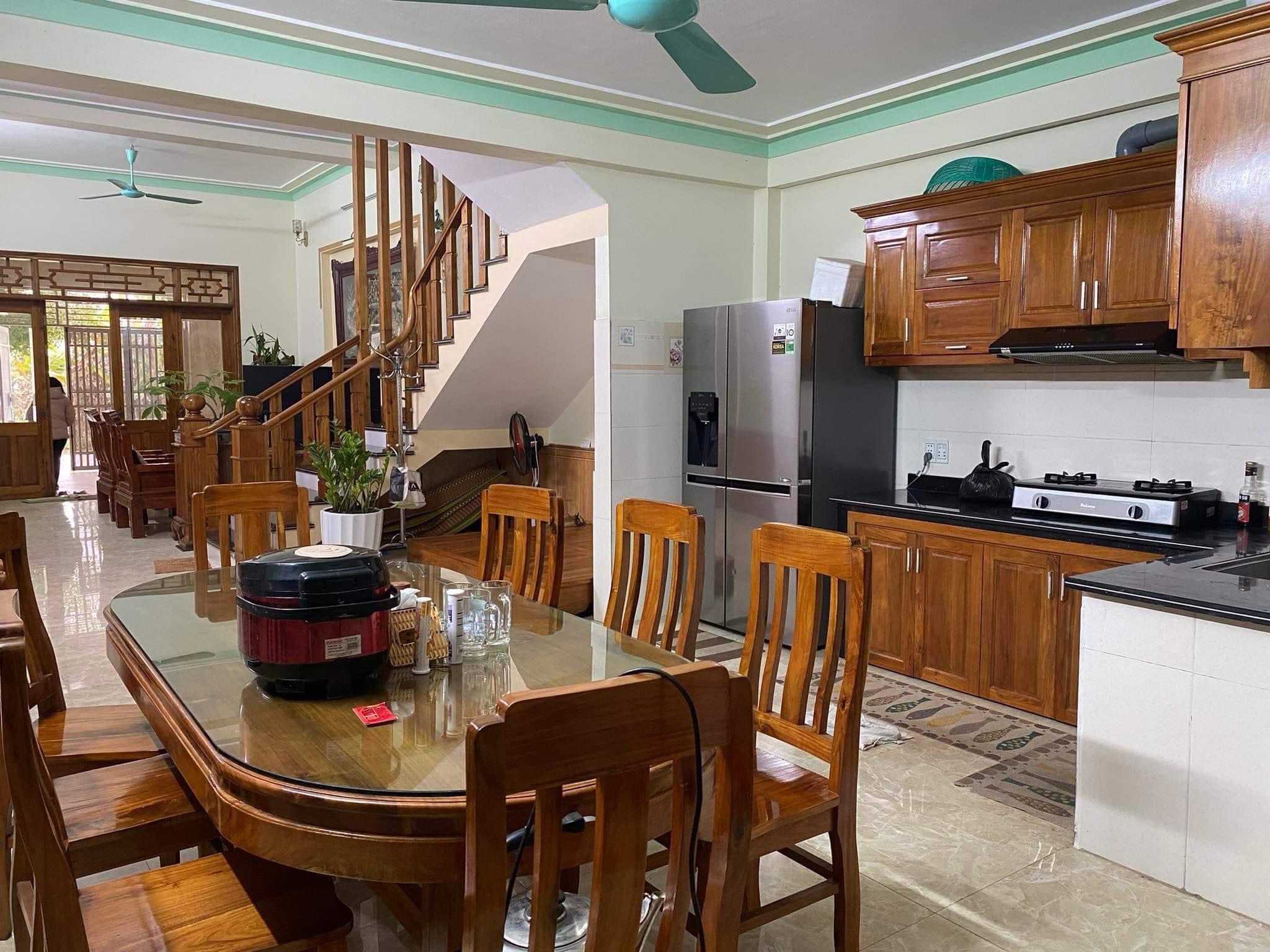 Cho thuê nhà 3 tầng nguyên căn, đủ nội thất