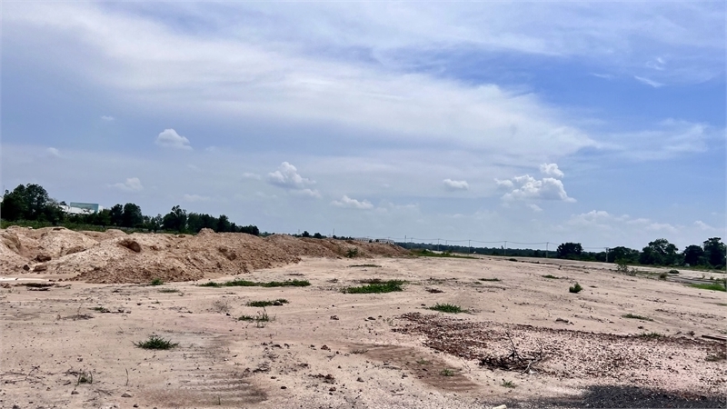 chuyển nhượng nhiều quỹ đất trong khu công nghiệp. tiếp nhận nhiều ngành nghề