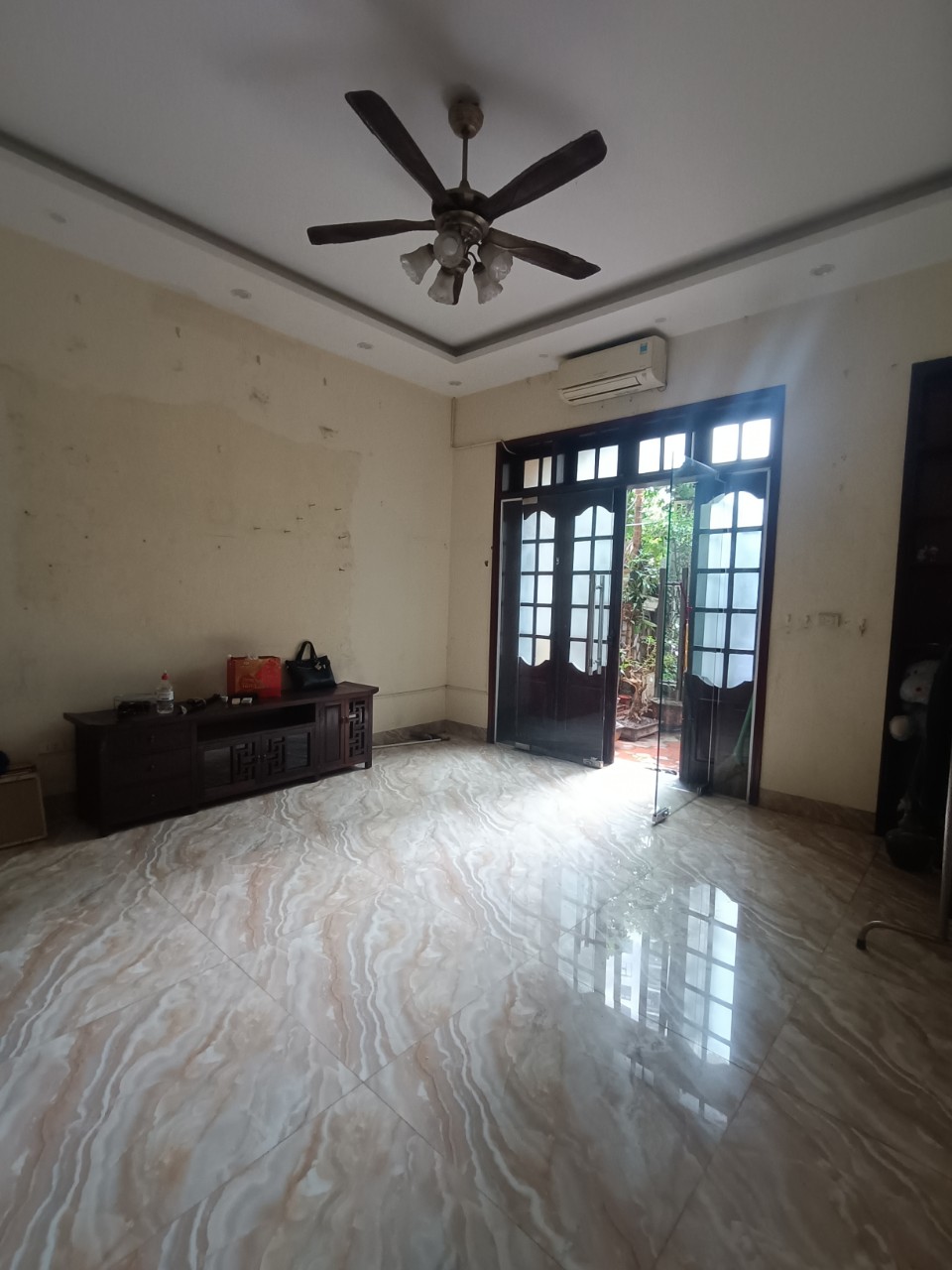 CẦN BÁN NHÀ PHỐ KIM ĐỒNG , GẦN PHỐ NGÕ THÔNG OTO ĐỖ CỬA GIÁ ĐẦU TƯ 108M CHI 11 TỶ