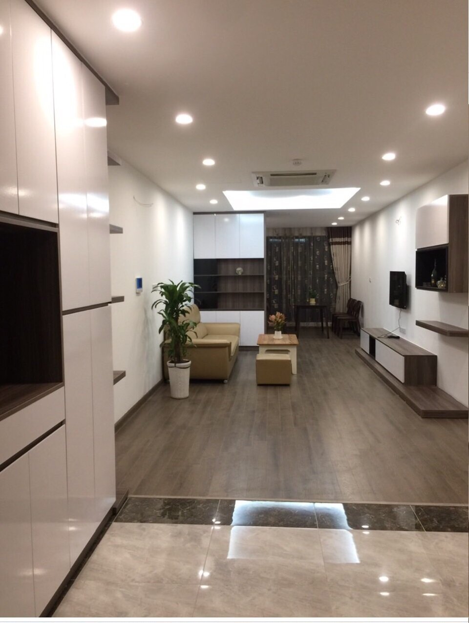 Cần Bán ! Sakura Tower căn 3PN 2WC NT gắn tường 117m2 giá 4.85 tỷ có TL