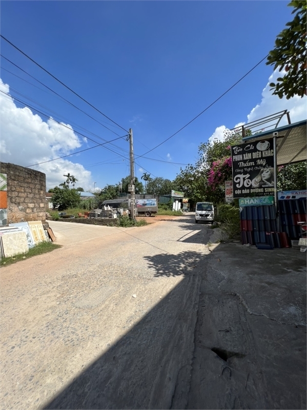 ĐẤT ĐẤU GÍA GẦN TT Chúc Sơn - Đường ô tô thông trục chính chỉ hơn 700tr