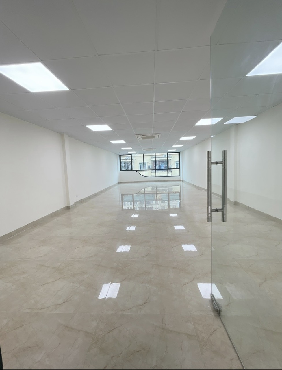 CHÍNH CHỦ CẦN BÁN GẤP NHÀ ĐẸP PHỐ TRẦN QUÝ KIÊN. DT 90 M2, 6 TẦNG, CÓ THANG MÁY, NHÀ MỚI XÂY- CHỦ TỰ XÂY. GIÁ 39,5 TỶ.