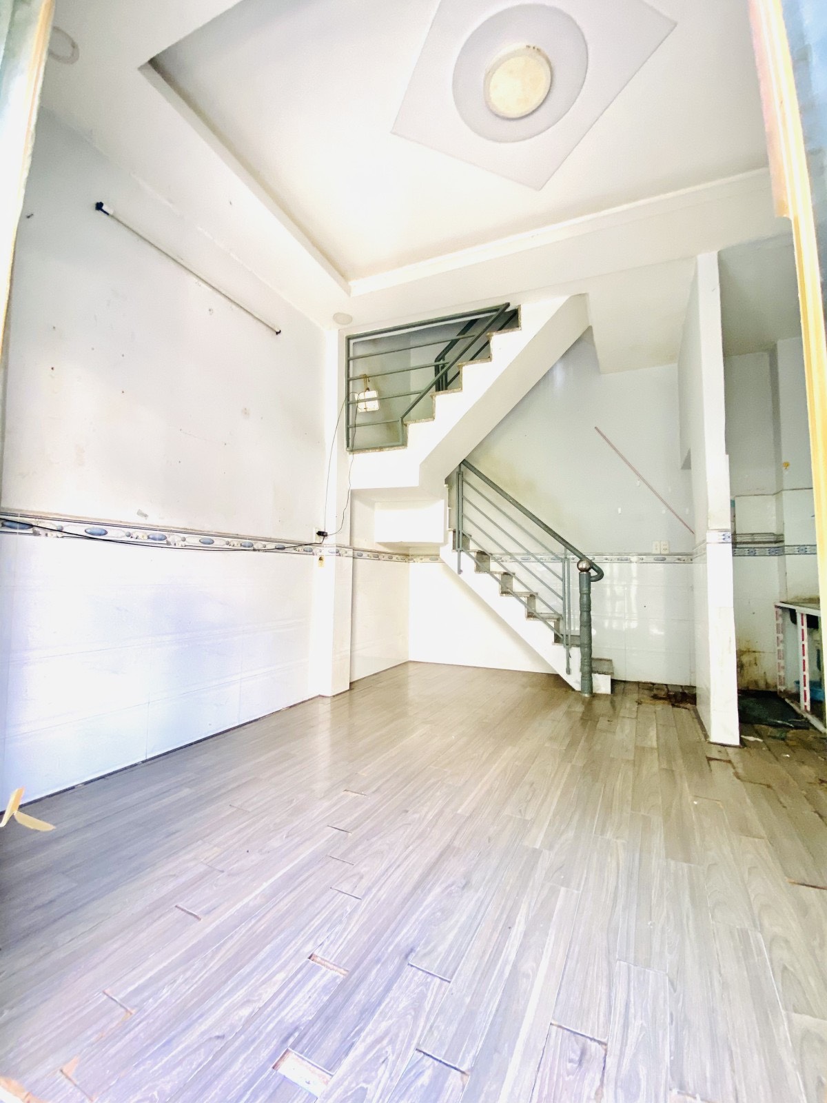 HÀNG HIẾM QUANG TRUNG PHƯỜNG 10 - HẺM 1 TRỤC 30m RA MẶT TIỀN - NGAY NGÃ 5 - 3 TẦNG BTCT - VỪA Ở VỪA BUÔN BÁN - CHỈ 2.x