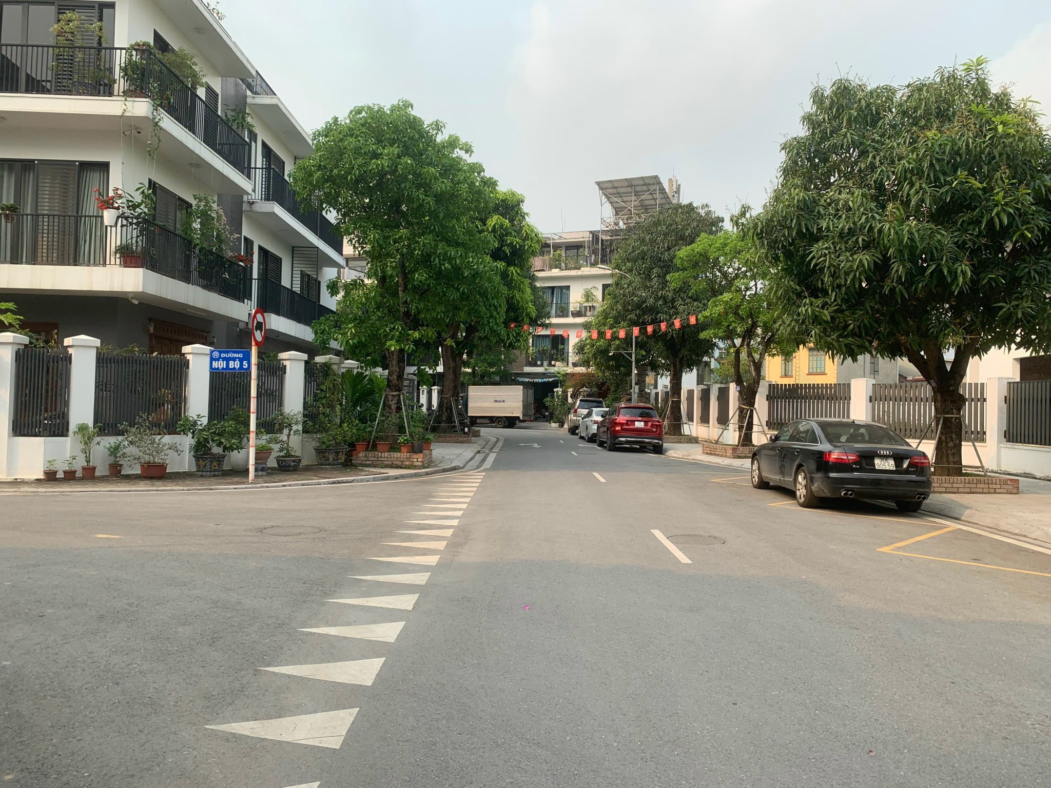 Chỉ nhỉnh 11 tỷ, Liền Kề Siêu Vip - KĐT EDEN ROSE Kim Giang, 90m x 4 tầng